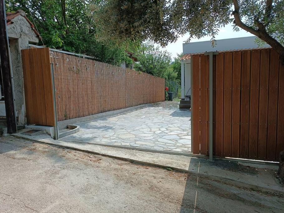Μοντέρνα Εξοχική Μονοκατοικία Με Ιδιωτική Πισίνα! Khalkoutsion Bagian luar foto